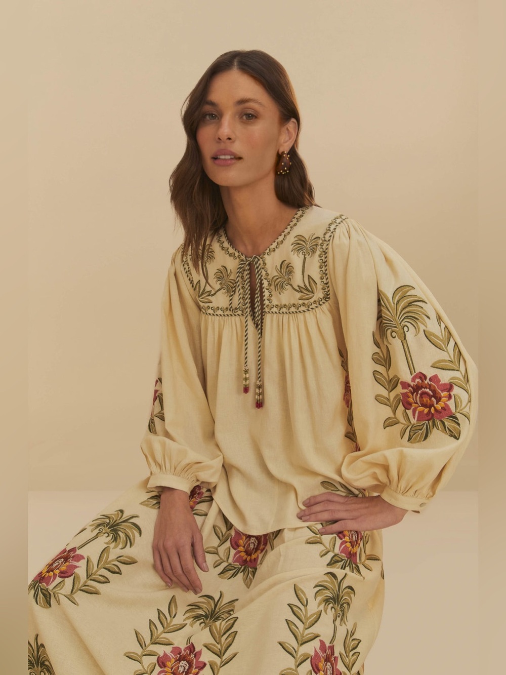 FARM RIO Tropical Flower Embroidered Sand Linen Beaded Tassel Blouse Top NWT